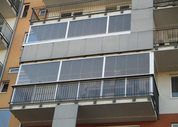 Zasklení balkónů v panelovém bytovém domě