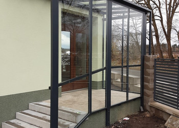 Realizace zaskleného a zastřešeného zádveří