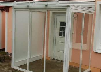 Zasklení a zastřešení zádveří rodinného domu