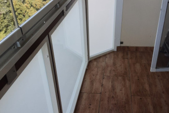 Vnitřní pohled na realizovaný balkón