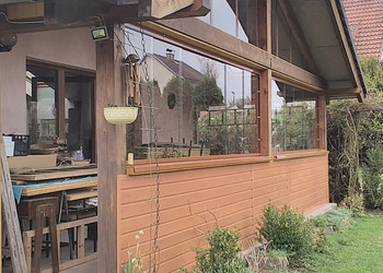 Zasklení dřevěné verandy rekreačního objektu