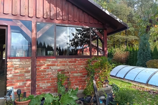 Posuvné bezrámové zasklení MOBYLINIE doplněné o fixní prvky