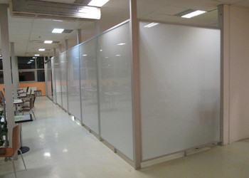 Realizace zasklení jako dělícího prvku pro rozdělení vnitřních prostor